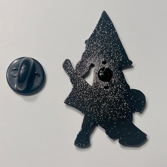 Silent Hill - Pyramid Head Pin 😶‍🌫️🔺✂️ - Picture 2 of 6